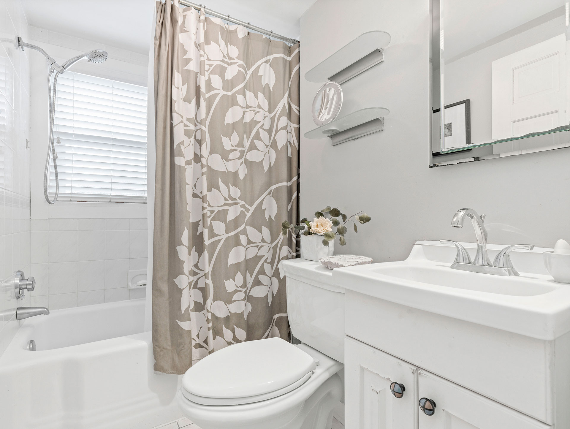 18-Bathroom-Wellesley-home-for-sale