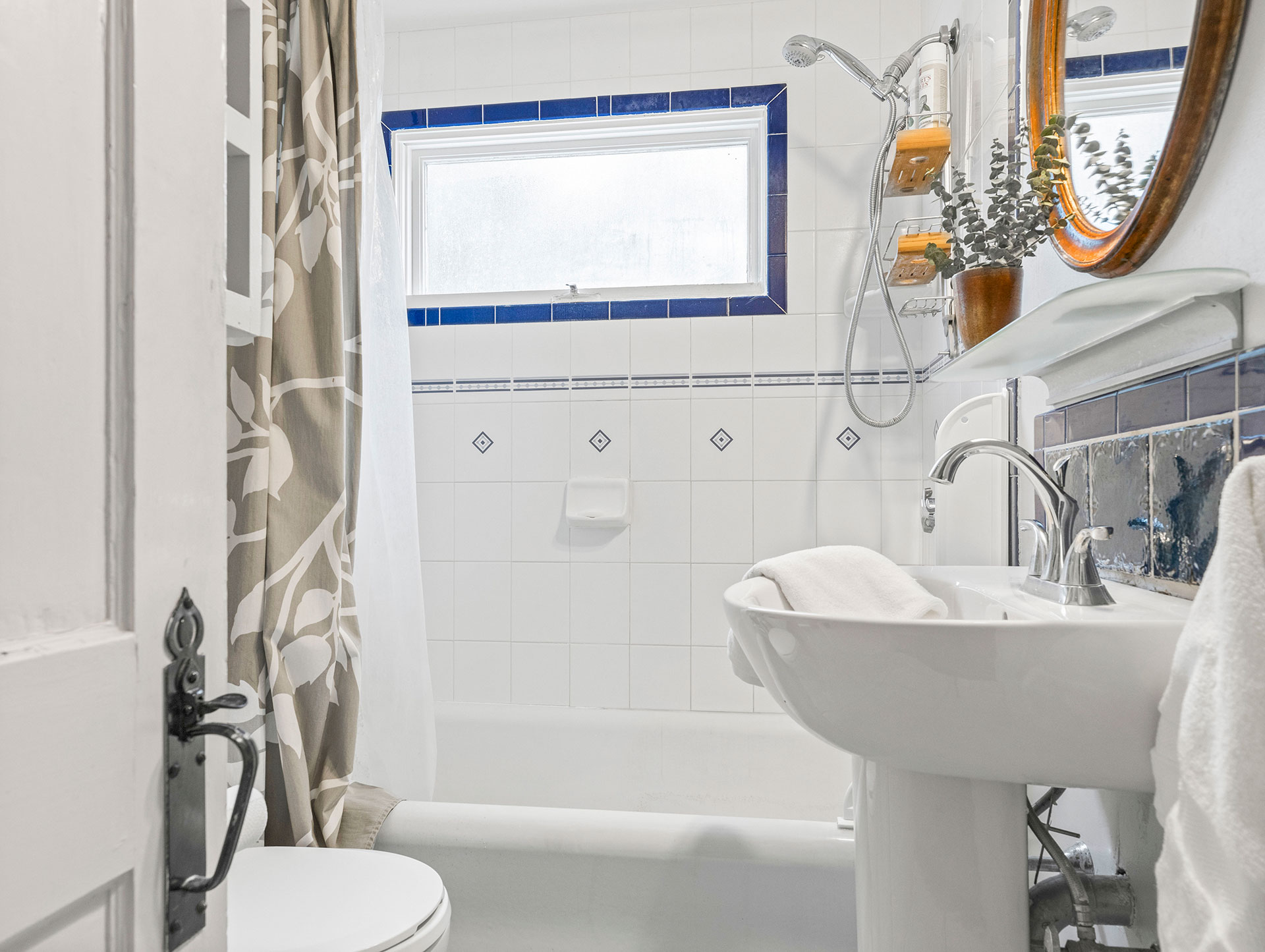 19-Bathroom-Wellesley-home-for-sale