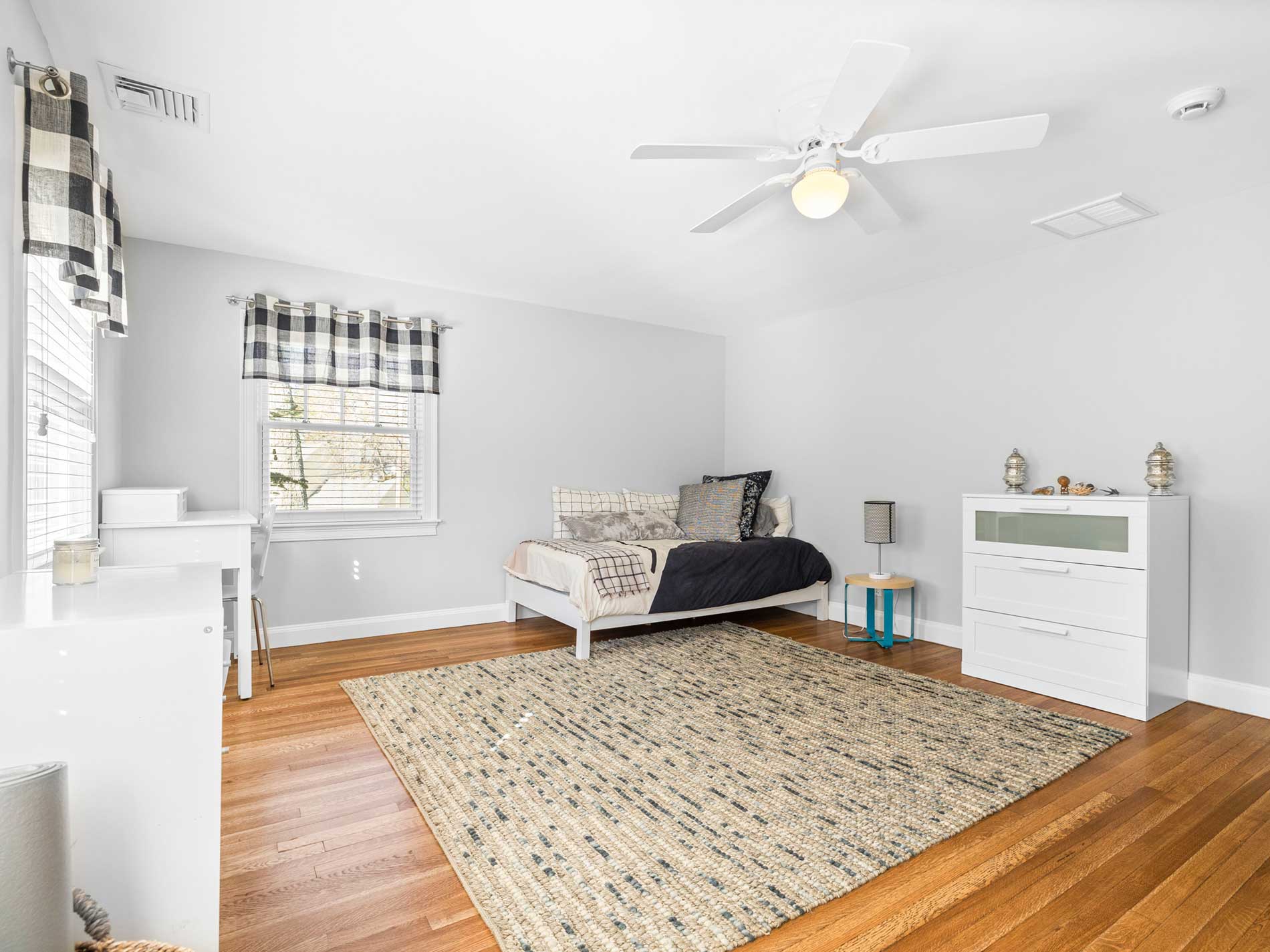 Bedroom-35-LeHigh-Road-Wellesley