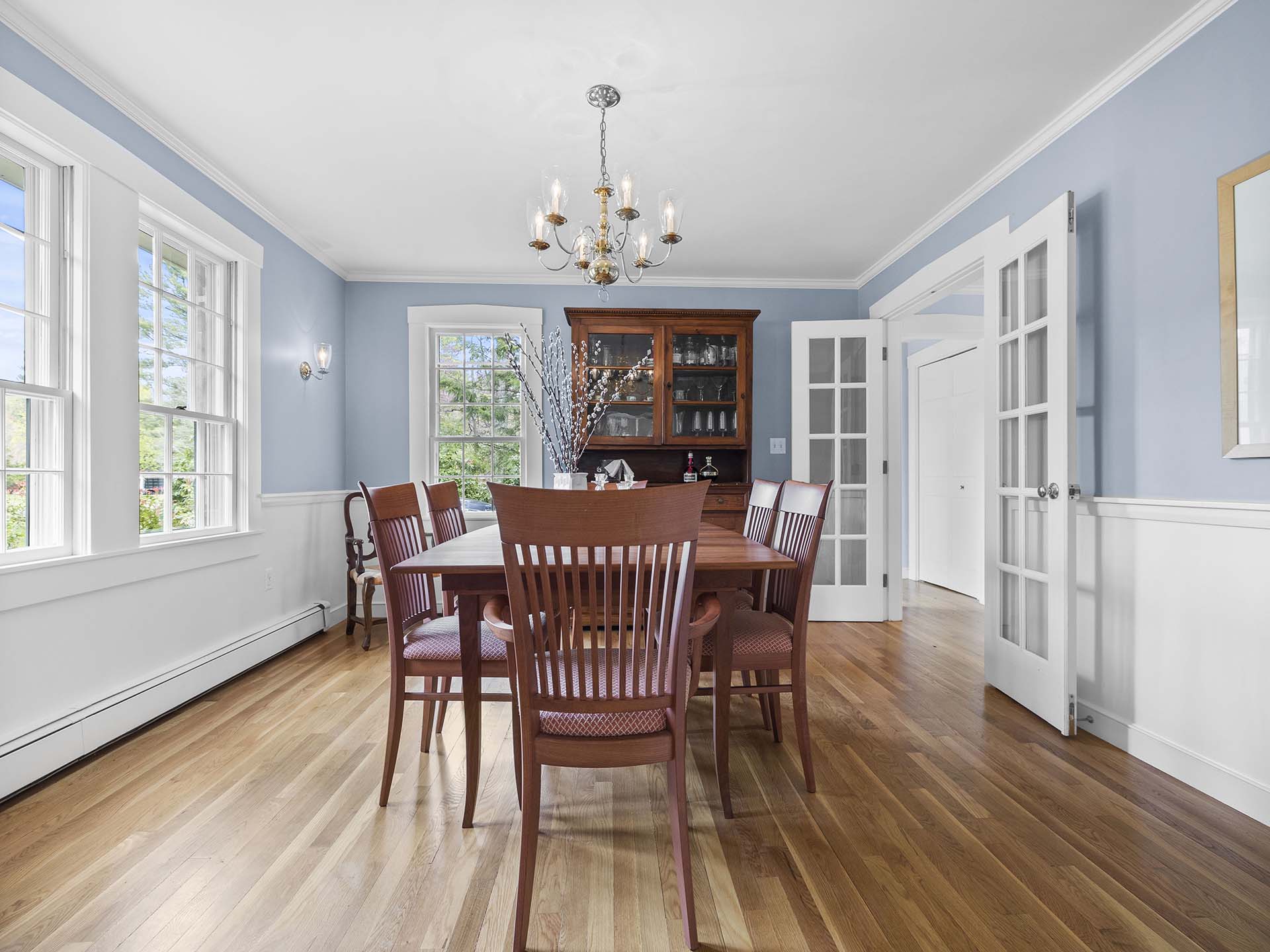 33 Longmeadow Road Wellesley dinning room