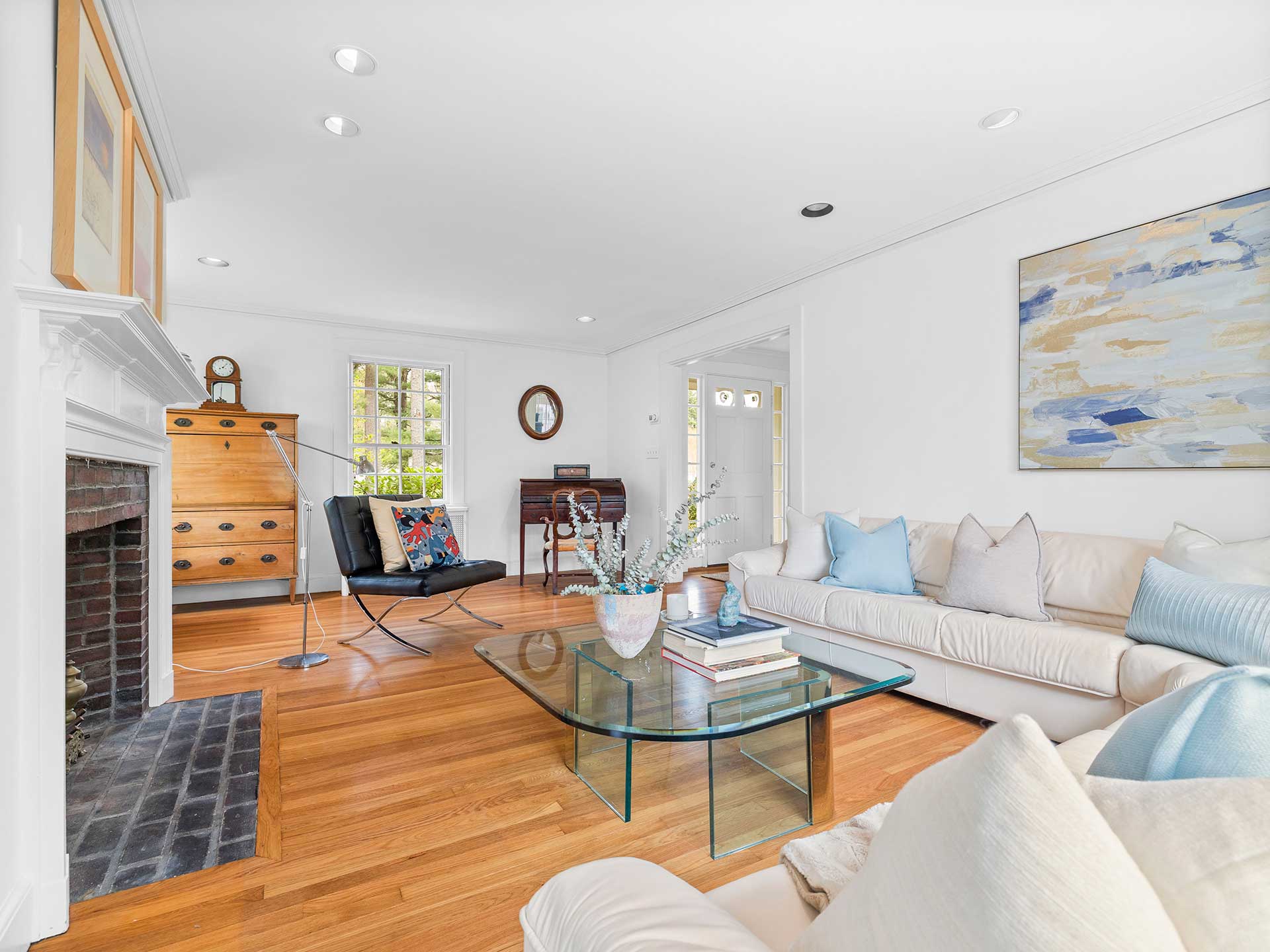 33 Longmeadow Road Wellesley living room