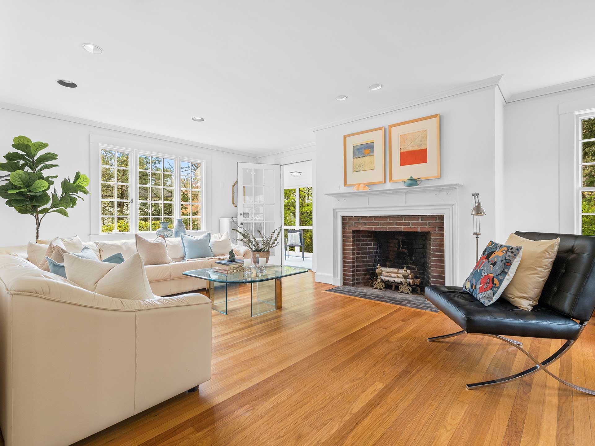 33 Longmeadow Road Wellesley living room