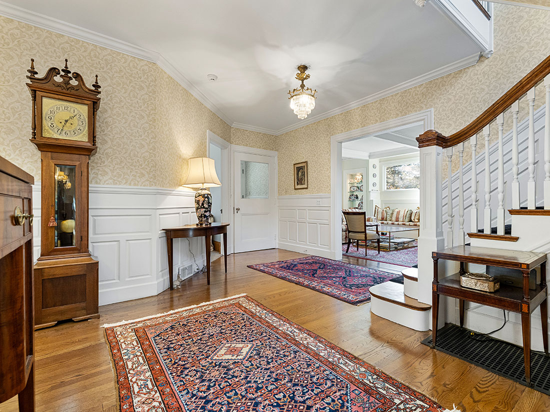 foyer space, 121 Glen Street, Wellesley, MA home