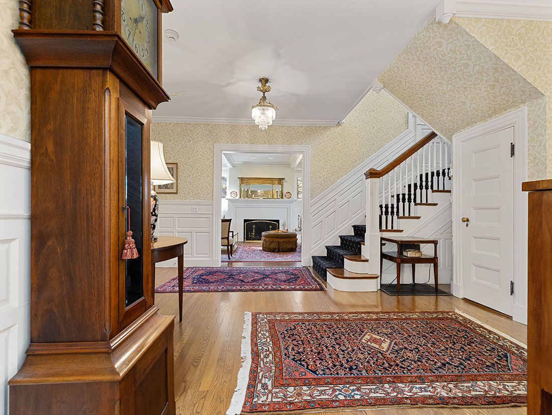 foyer, 121 Glen Street, Wellesley, MA home
