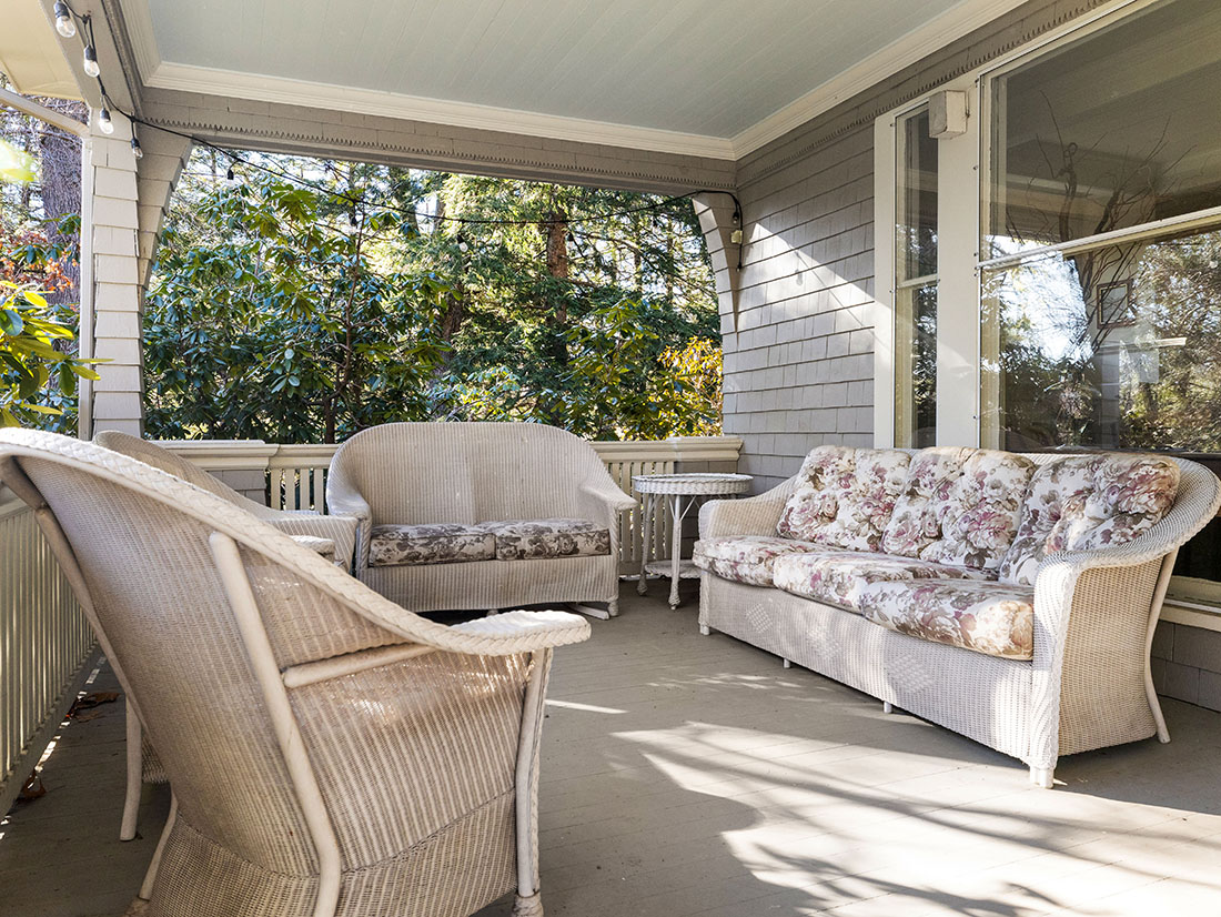 121 Glen Street, Wellesley, MA home