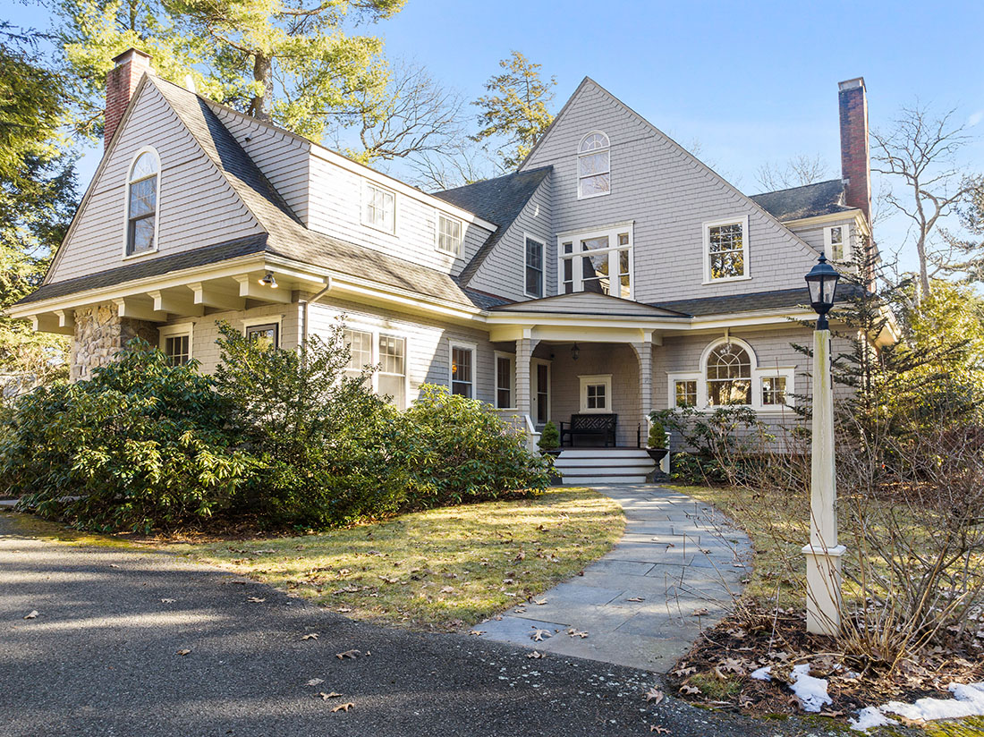 outside, 121 Glen Street, Wellesley, MA home