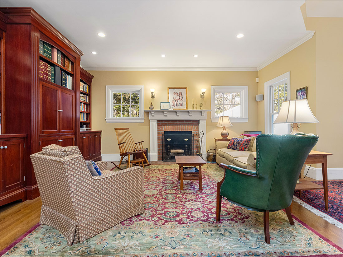 sitting room, 121 Glen Street, Wellesley, MA home